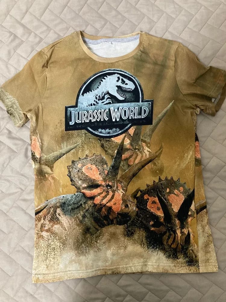 Фото-отзыв покупателя — Детский лонгслив с принтом «Мир Юрского Периода — Jurassic World», Lacotton