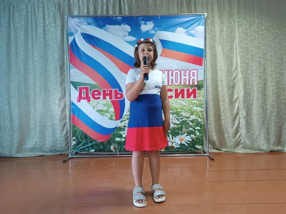 Фото-отзыв покупателя — Детское худи с принтом «Патриотизм — Россия Триколор», Lacotton
