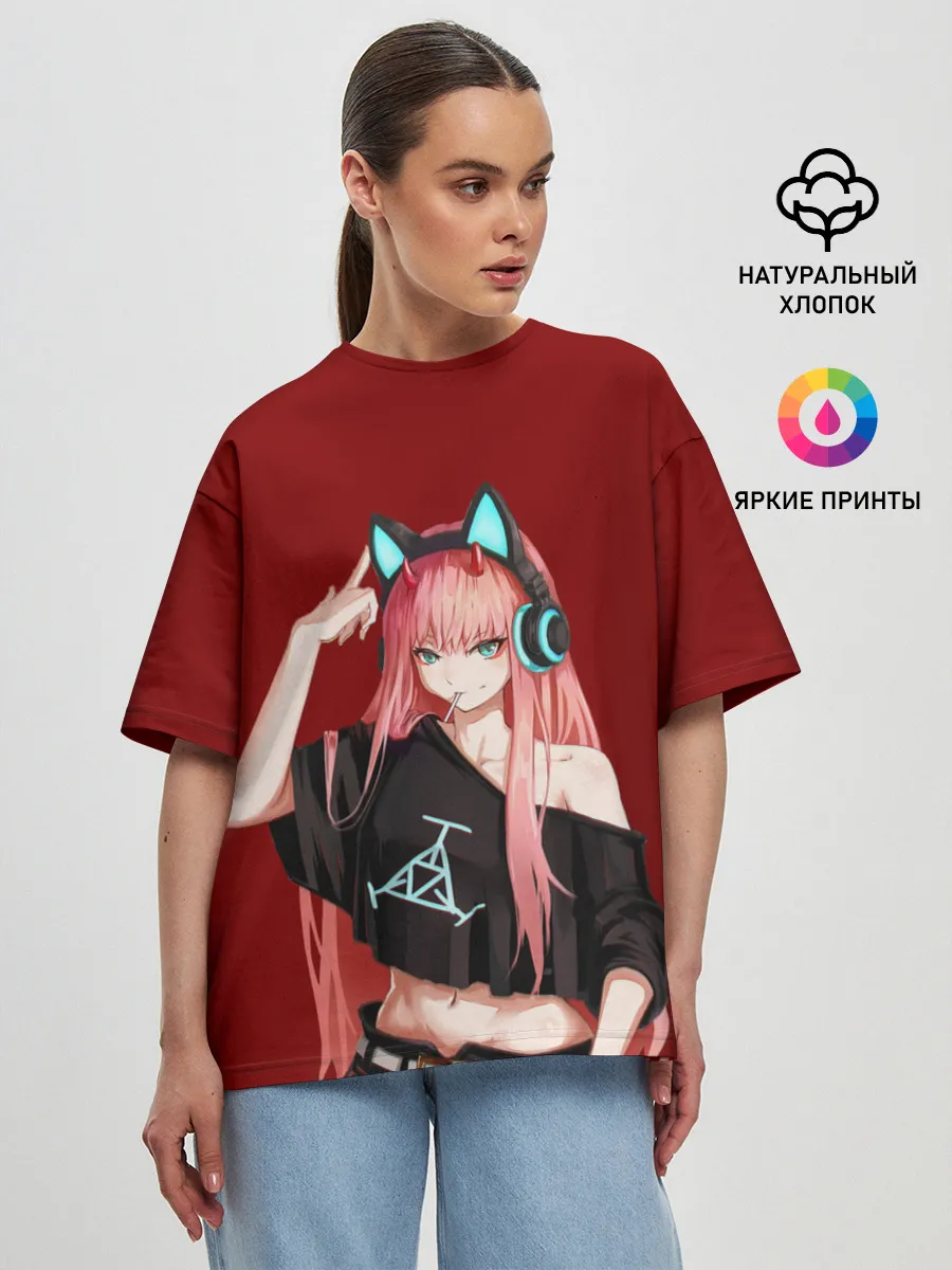 Женская футболка оверсайз / Zero Two в наушниках