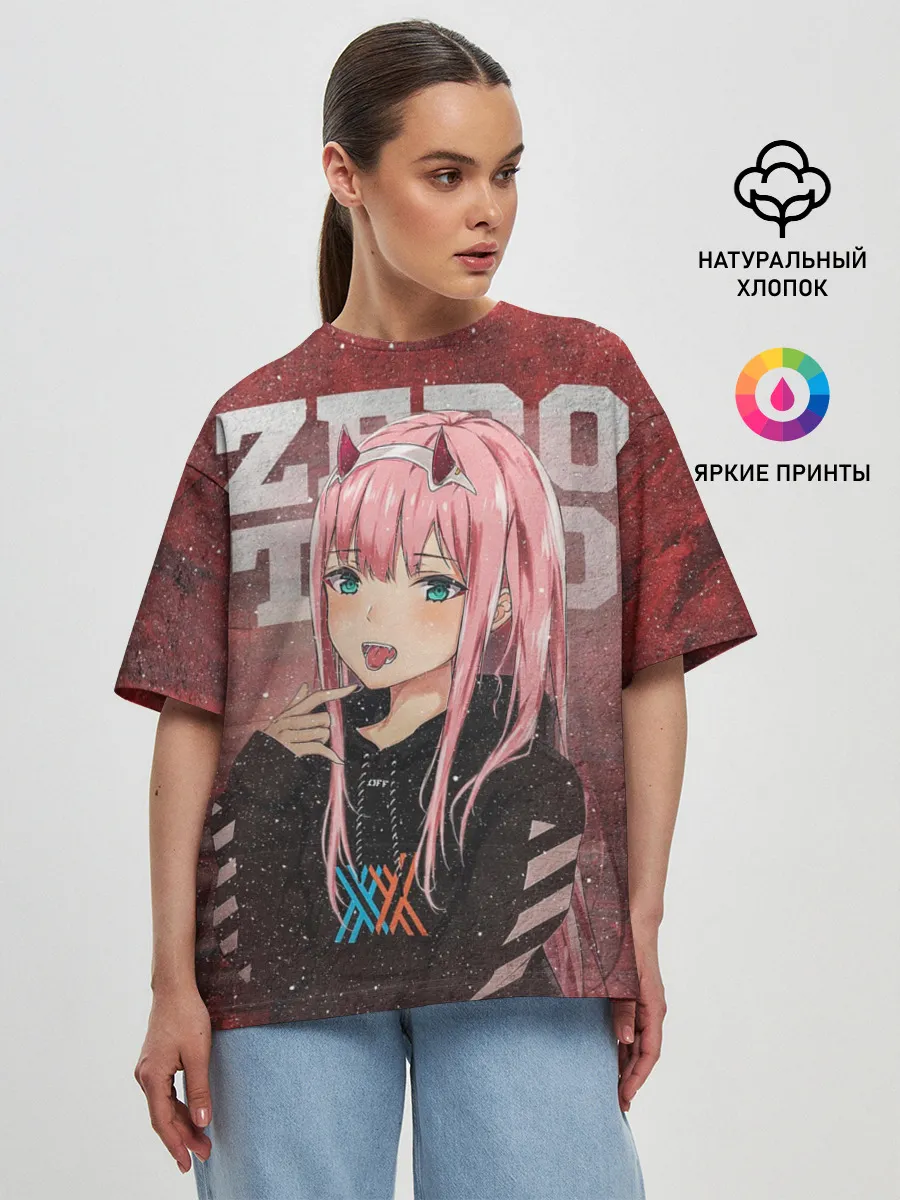 Женская футболка оверсайз / Zero Two в толстовке