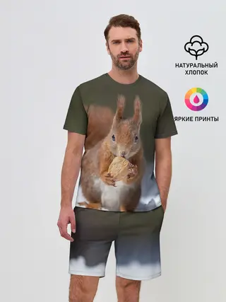 Мужской костюм с шортами / белка с орехом на снегу