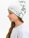 Детская шапка / разбитое стекло