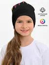 Детская шапка / карандаши на черном фоне