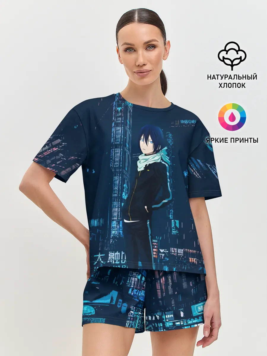 Женская пижама с шортами / Ято на фоне города