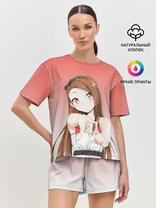 Женская пижама с шортами / девушка ищет кадр измеряет