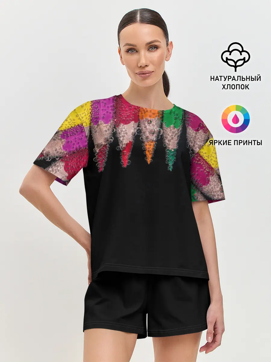 Женская пижама с шортами / карандаши на черном фоне