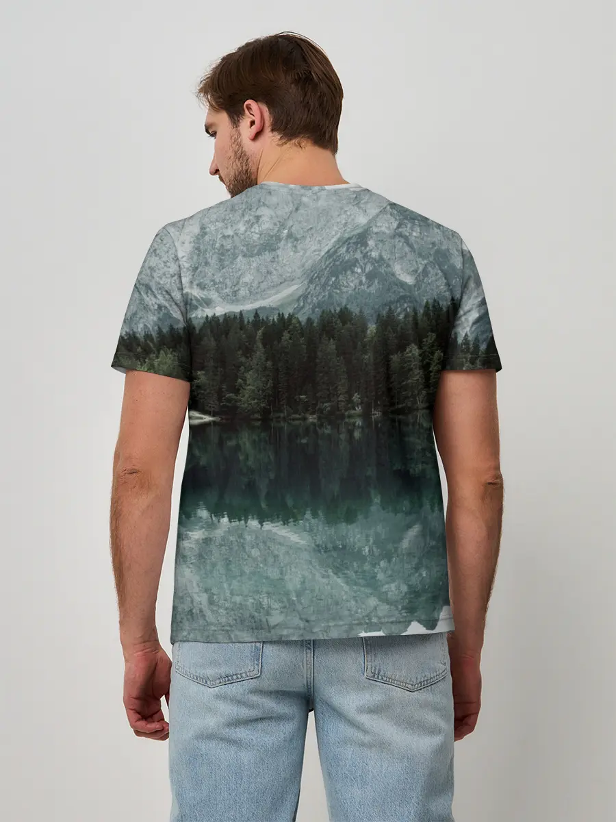 Мужская базовая футболка / отражение горы в озере