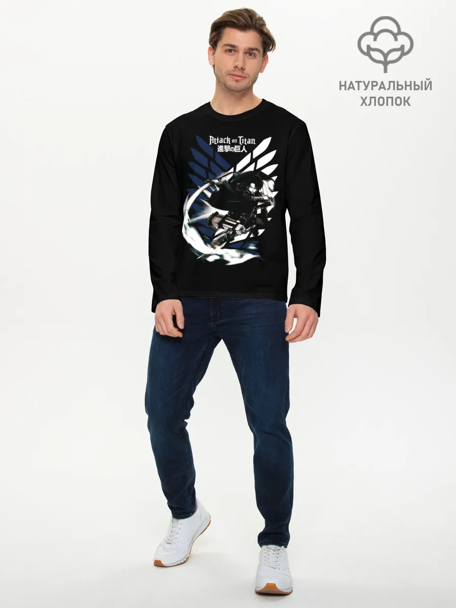 Мужской лонгслив базовый / Леви Акерман на фоне герба