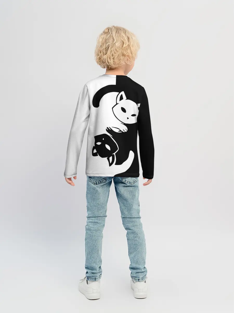 Детский лонгслив / Черный и белый кот кувыркаются.