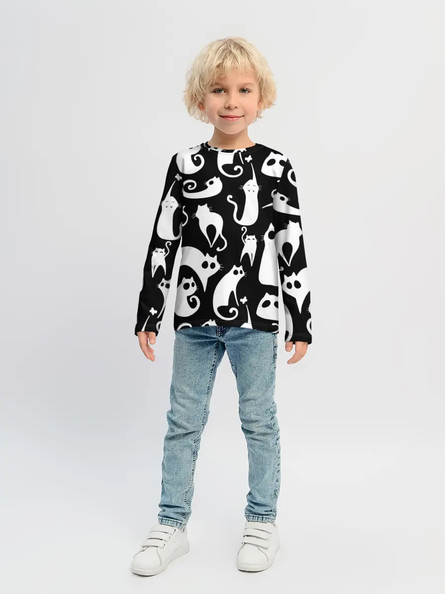 Детский лонгслив / Белые коты на черном фоне