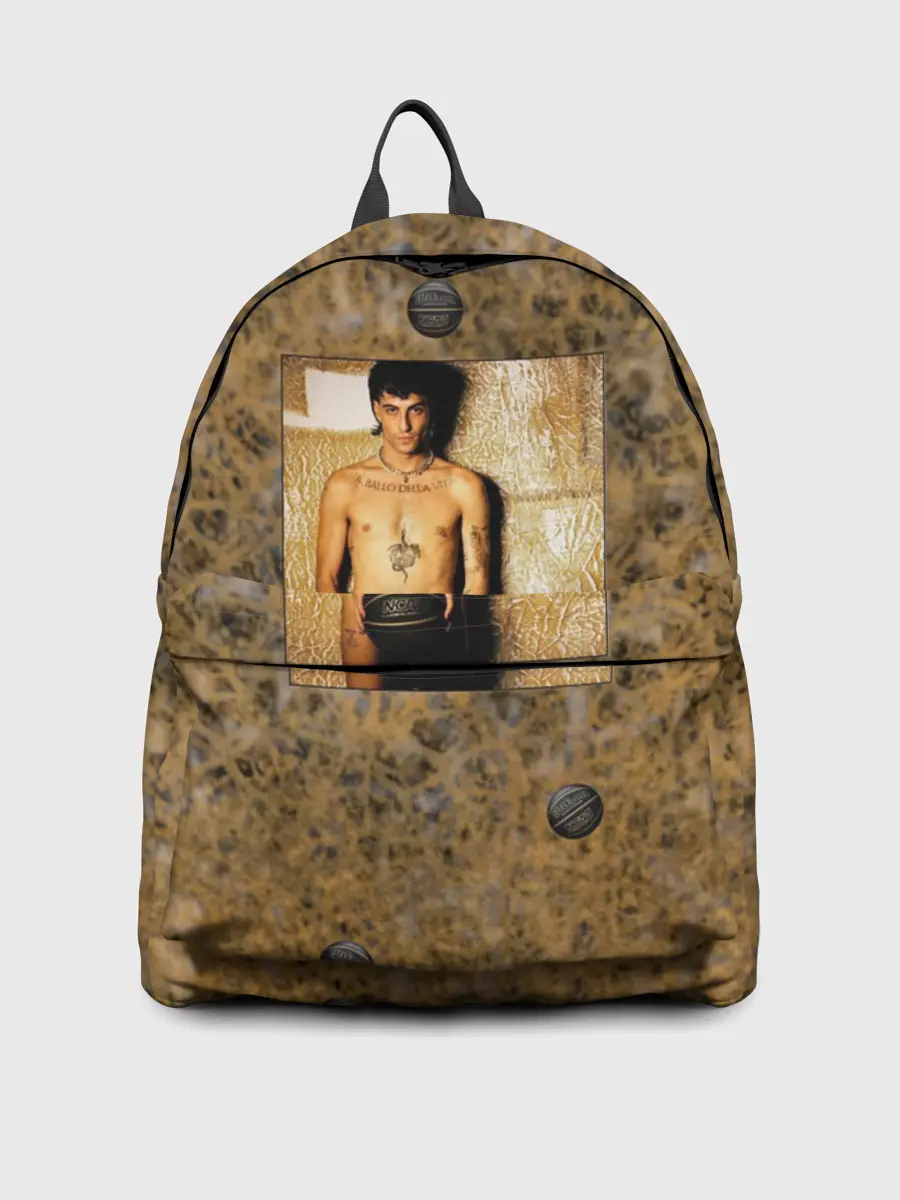 Рюкзак джинсовый / Damiano David. Фотосессия с мячом