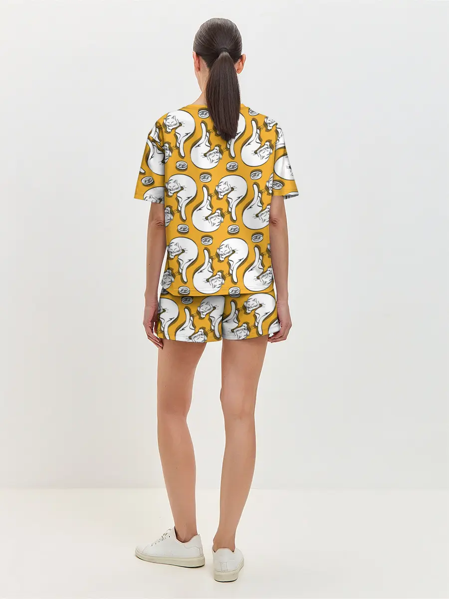 Женская пижама с шортами / Белая кошка и корм