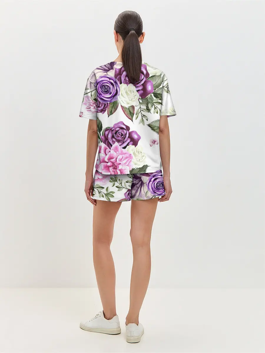 Женская пижама с шортами / Красивые розы
