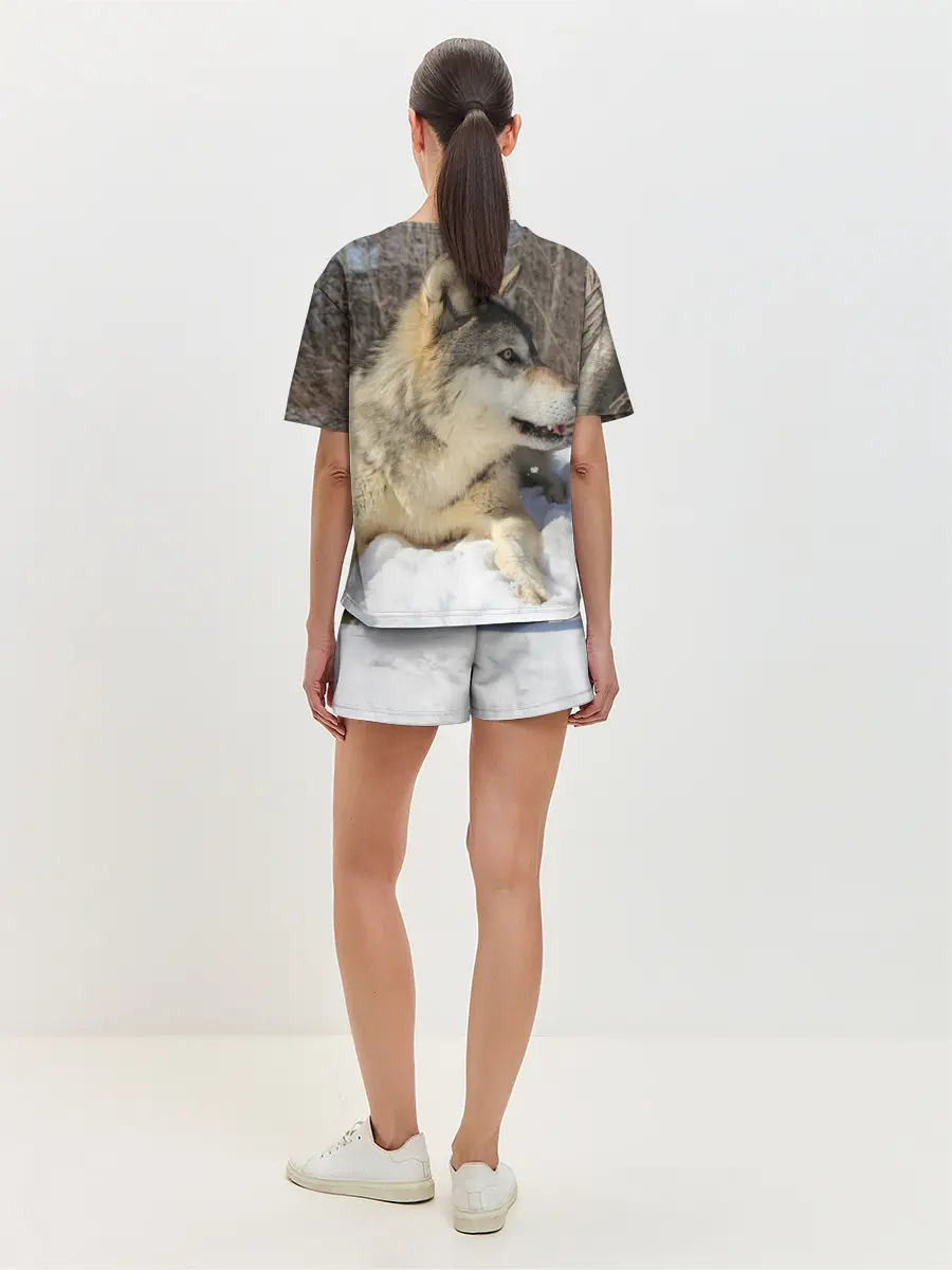 Женская пижама с шортами / Волк лежит на снегу