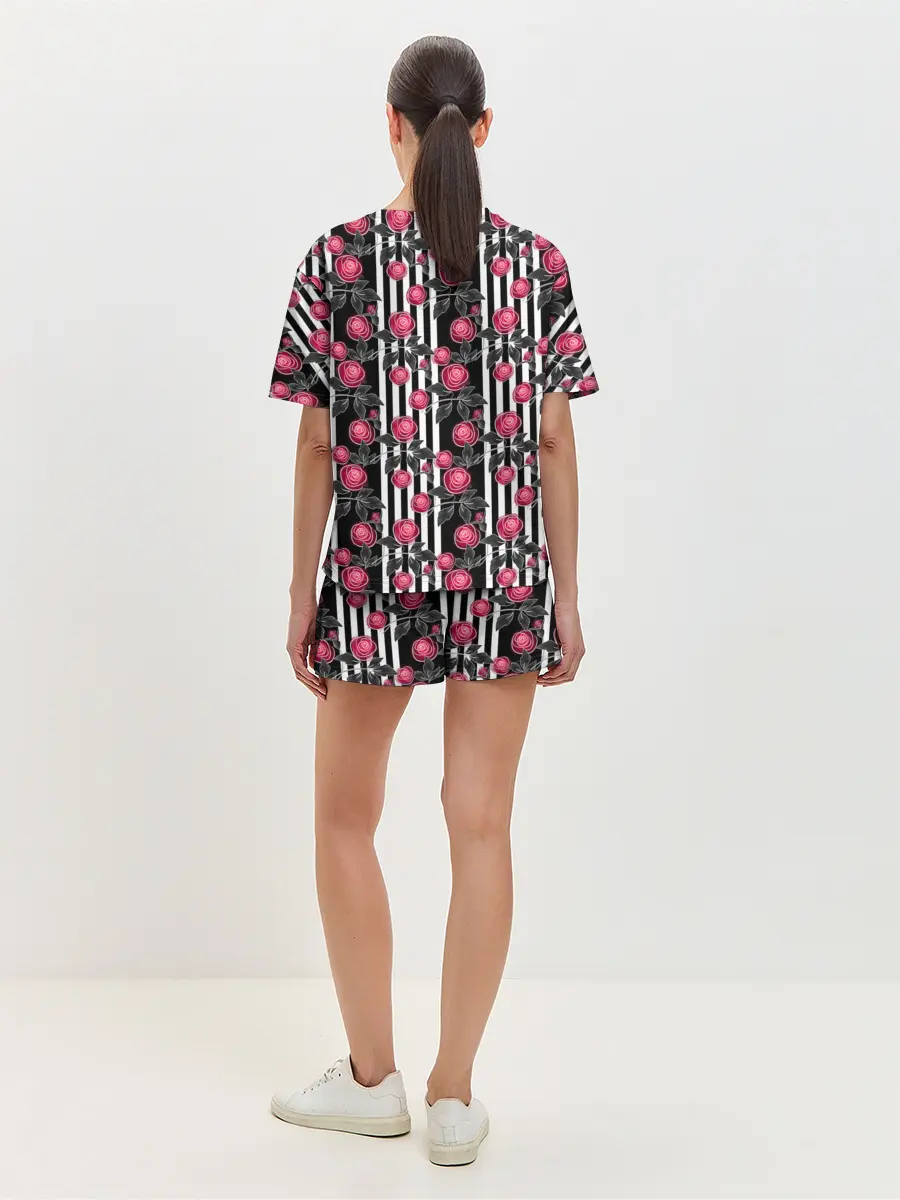 Женская пижама с шортами / акварельные розы на полосатом