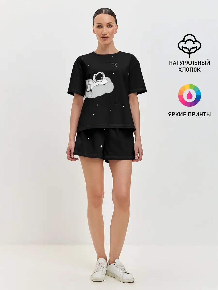 Женская пижама с шортами / Космонавт на облаке