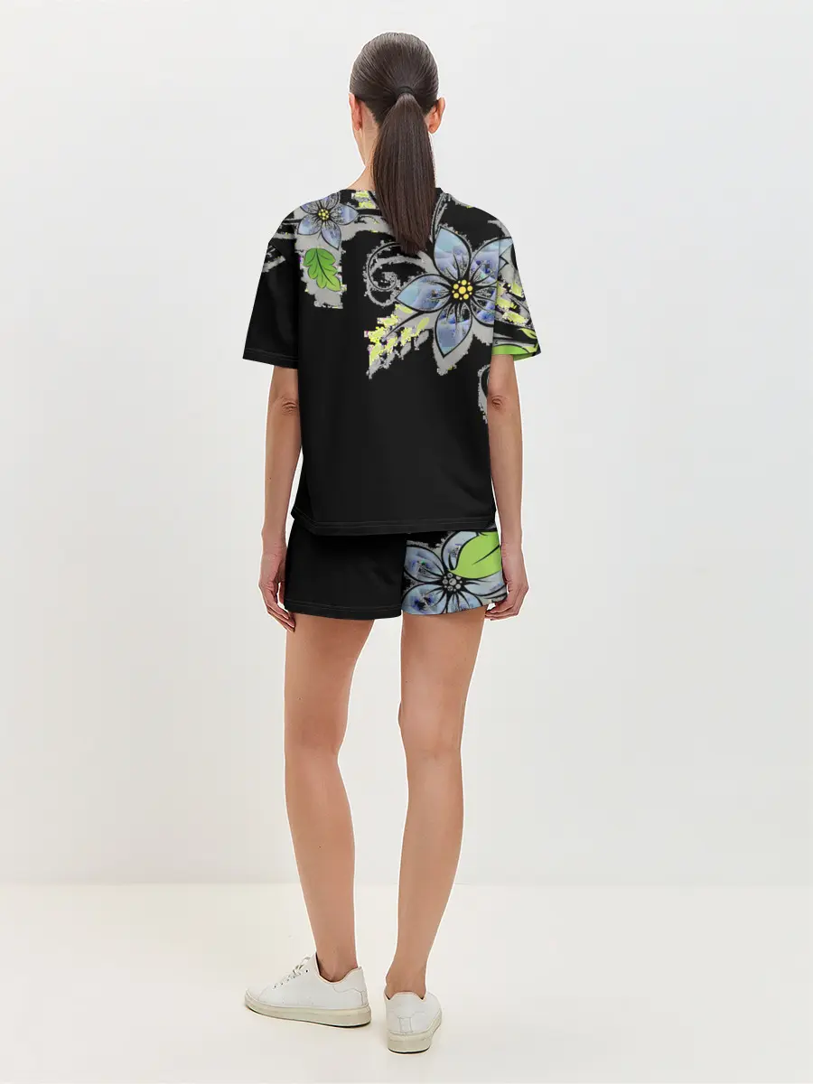 Женская пижама с шортами / Цветочная композиция с бабочками