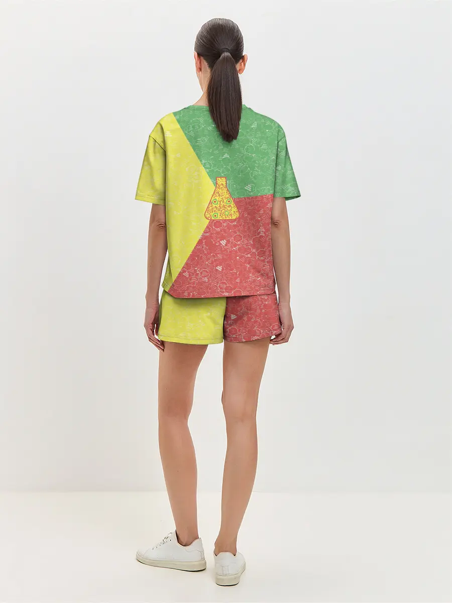 Женская пижама с шортами / Колба на фоне АПВ 3.1.8