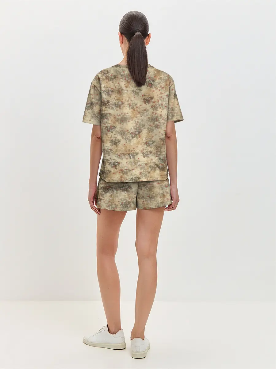 Женская пижама с шортами / Домиано Давид. Портрет на стене