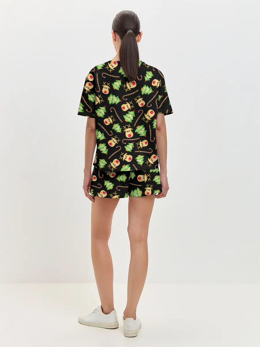 Женская пижама с шортами / Олени, елки и карамель