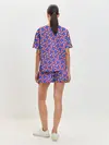 Женская пижама с шортами / Красочный фон с цветами
