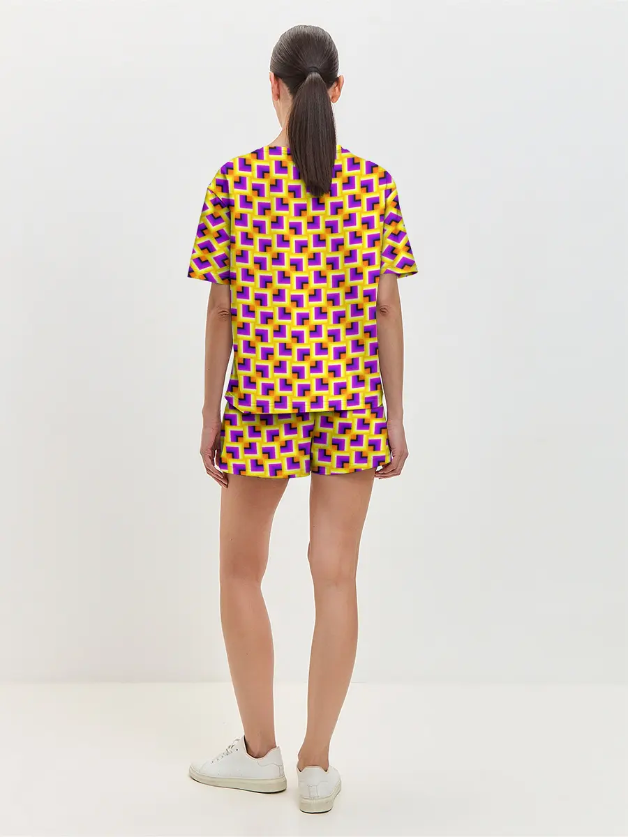 Женская пижама с шортами / Фон с квадратами