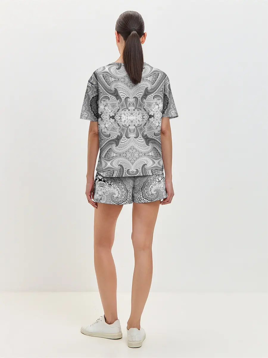 Женская пижама с шортами / Черно-белый абстрактный узор.