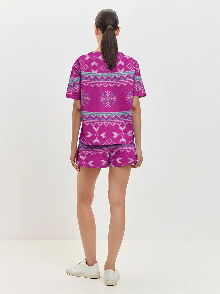 Женская пижама с шортами / Свитер со снежинками.