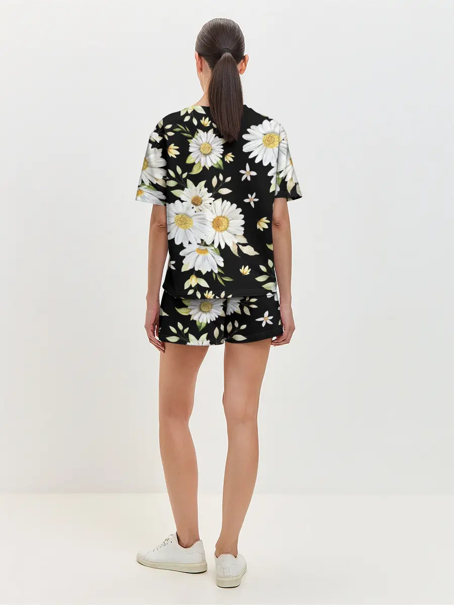 Женская пижама с шортами / Ромашки на черном фоне