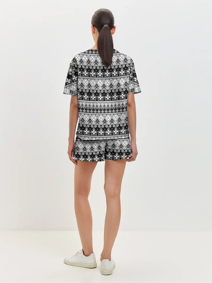 Женская пижама с шортами / Черно-белый орнамент