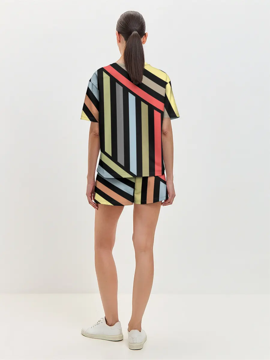 Женская пижама с шортами / Абстрактный полосатый узор