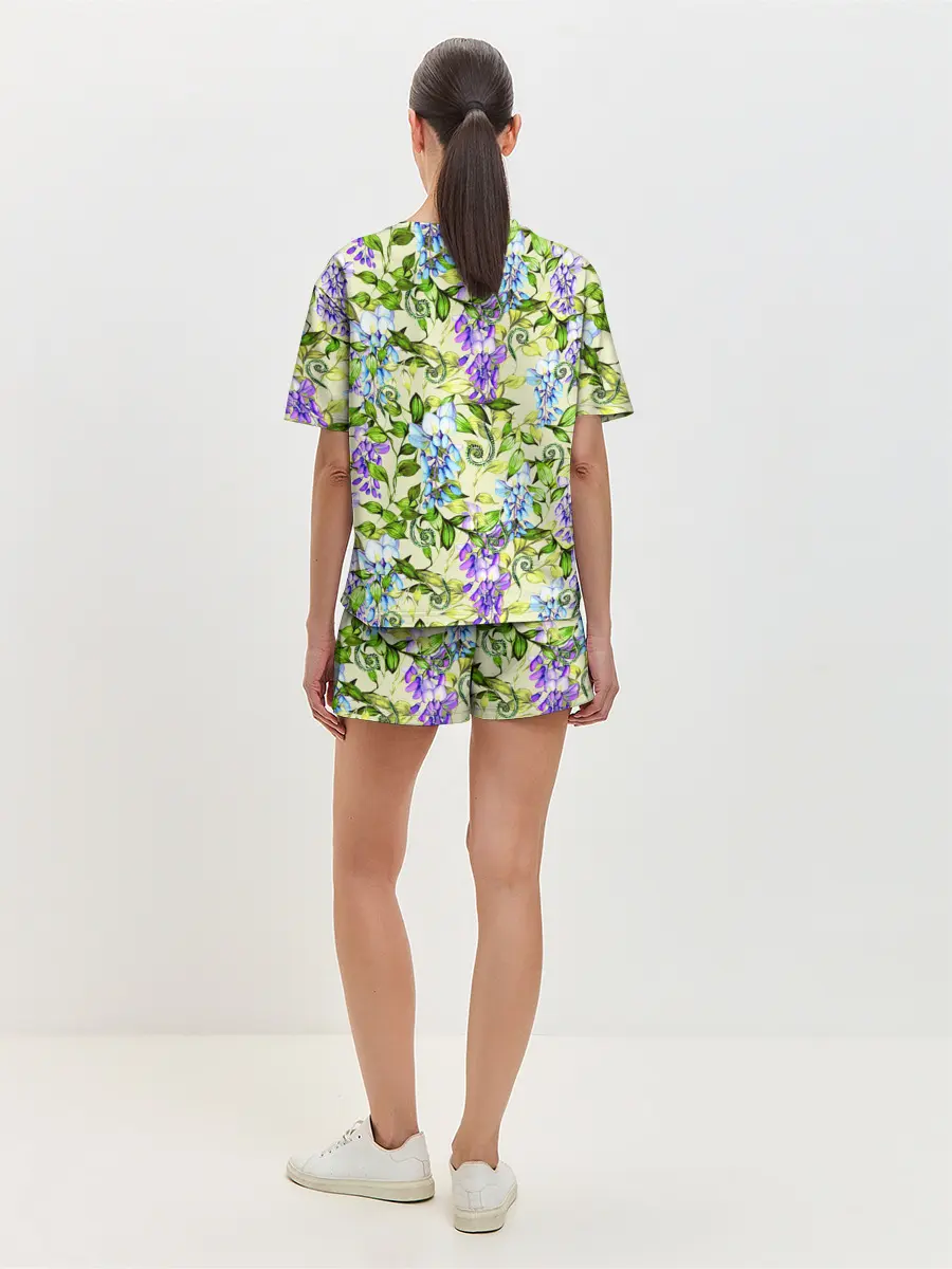 Женская пижама с шортами / Глициния на бежевом фоне