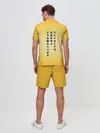 Мужской костюм с шортами / Лучше старенький ТТ... желтый фон