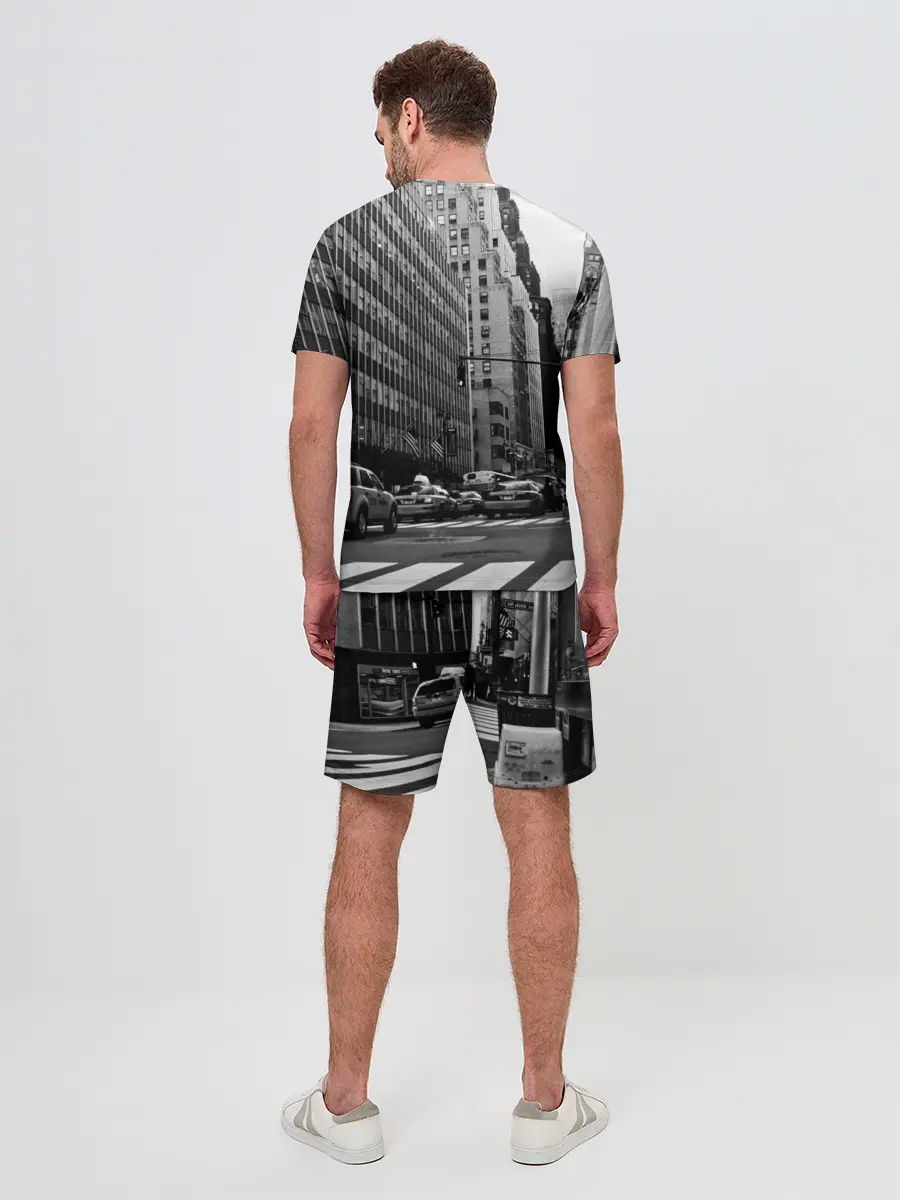 Мужской костюм с шортами / Among Us по улицам Нью-Йорка