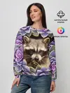 Женский свитшот / Енот среди цветов