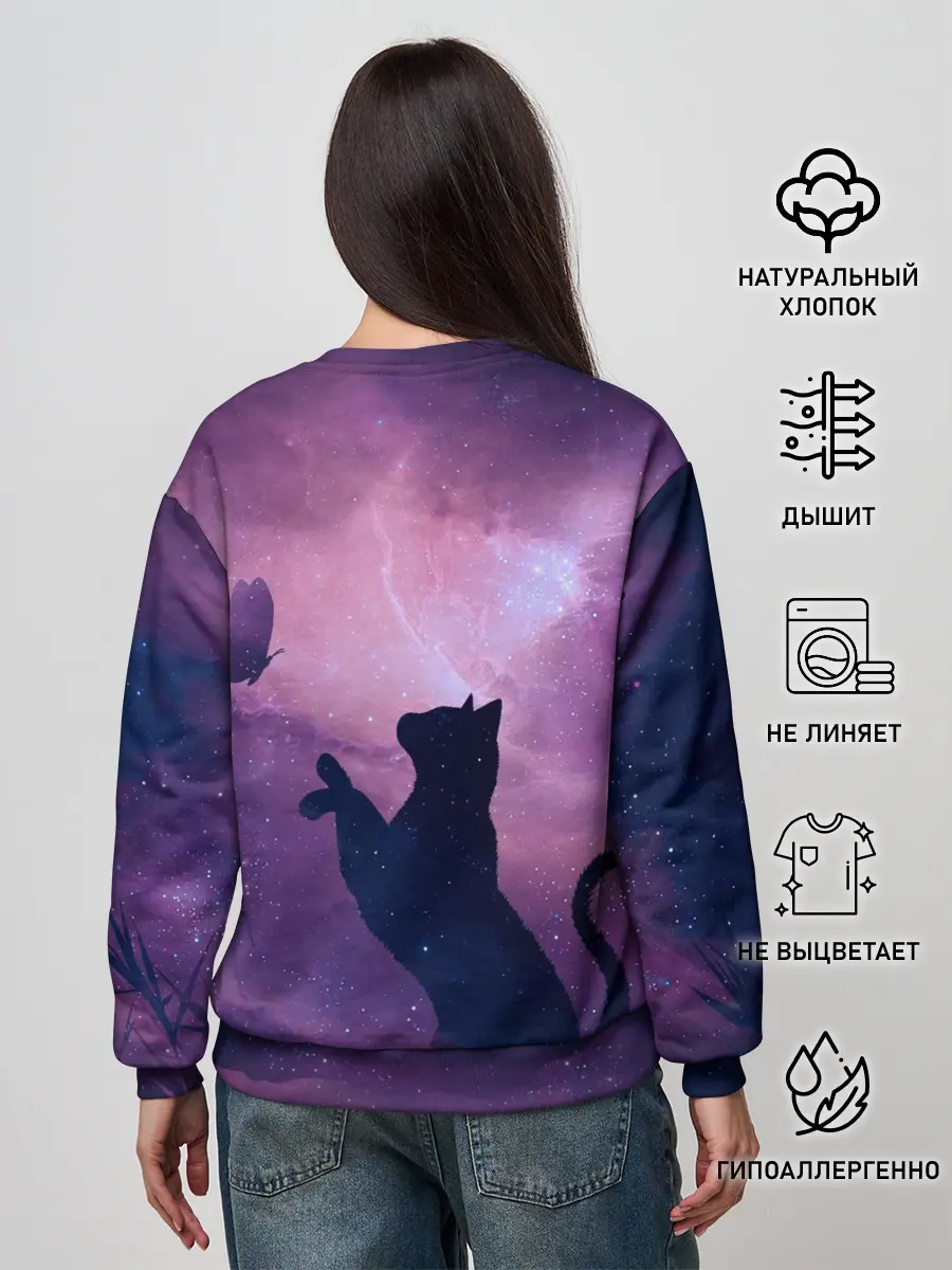 Женский свитшот / Кошка играет с бабочкой