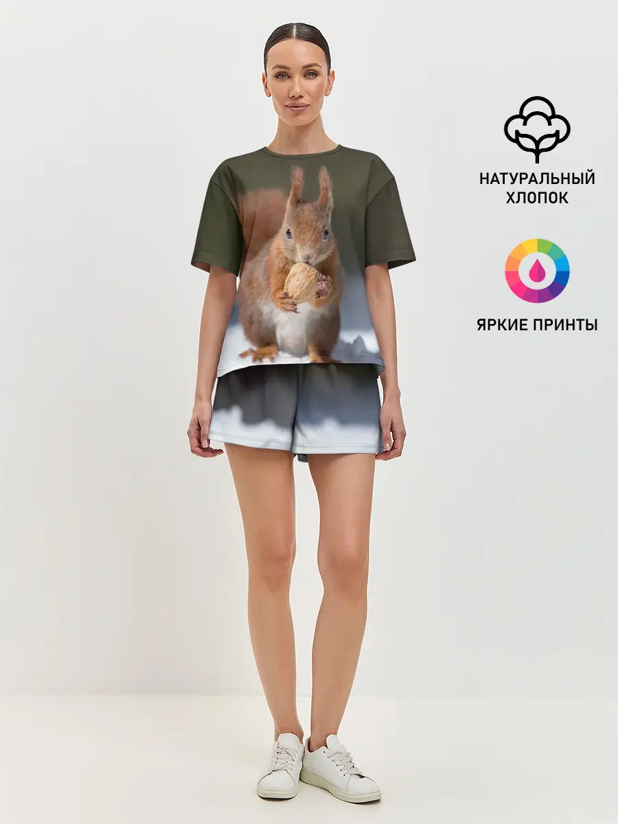 Женская пижама с шортами / белка с орехом на снегу