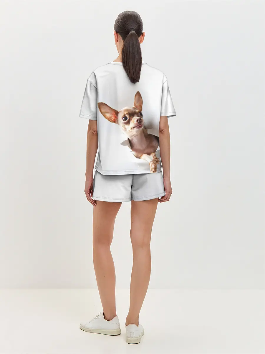 Женская пижама с шортами / Чихуахуа из бумаги вылазит