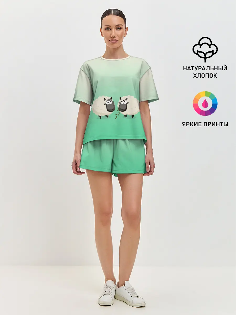 Женская пижама с шортами / две овечки пасутся на лугу