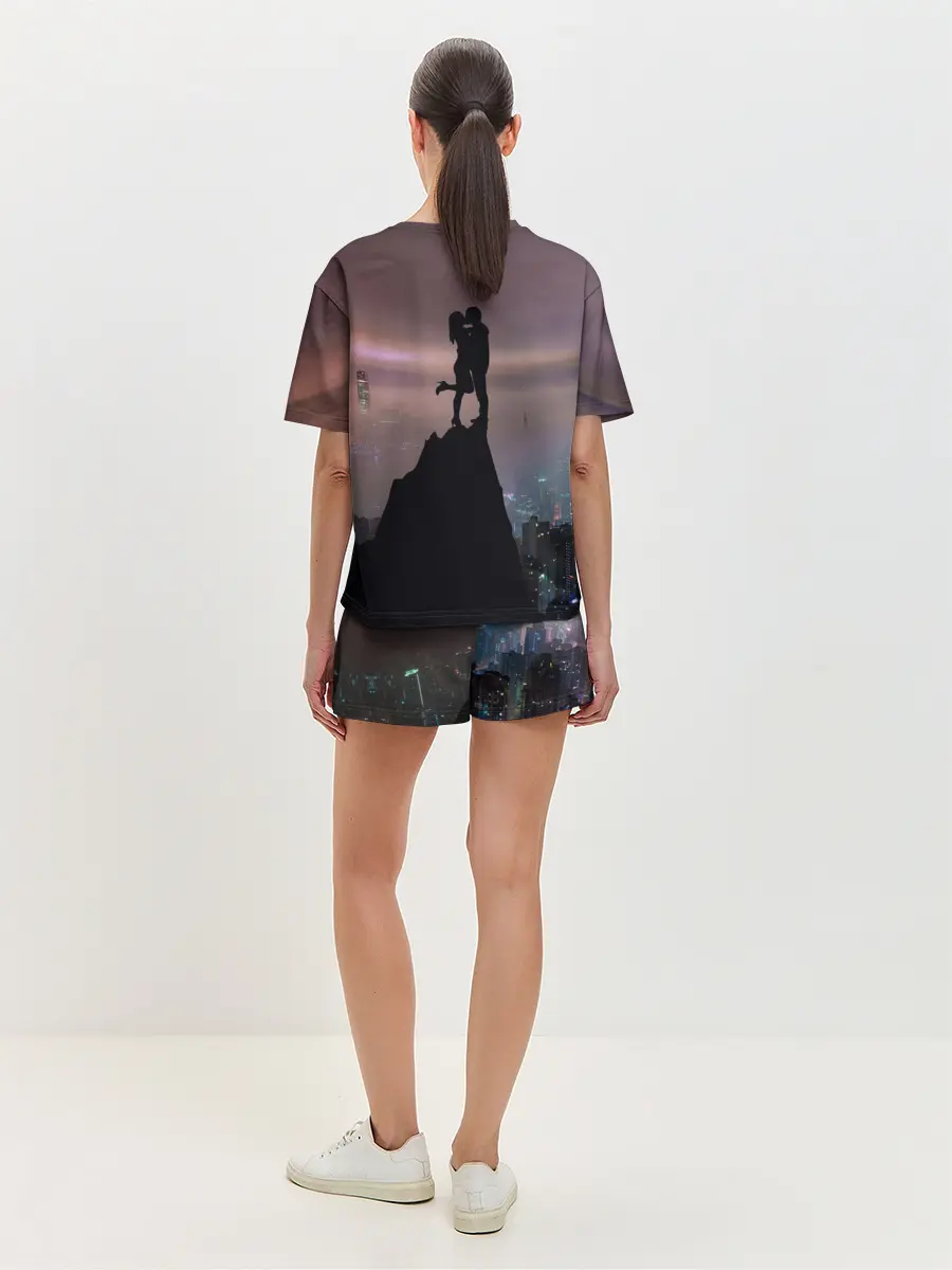 Женская пижама с шортами / Влюбленные на фоне города