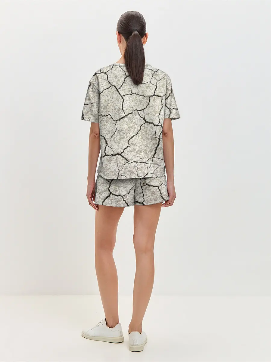 Женская пижама с шортами / Трещины на земле