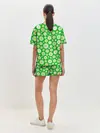 Женская пижама с шортами / Ромашки на зелёном фоне