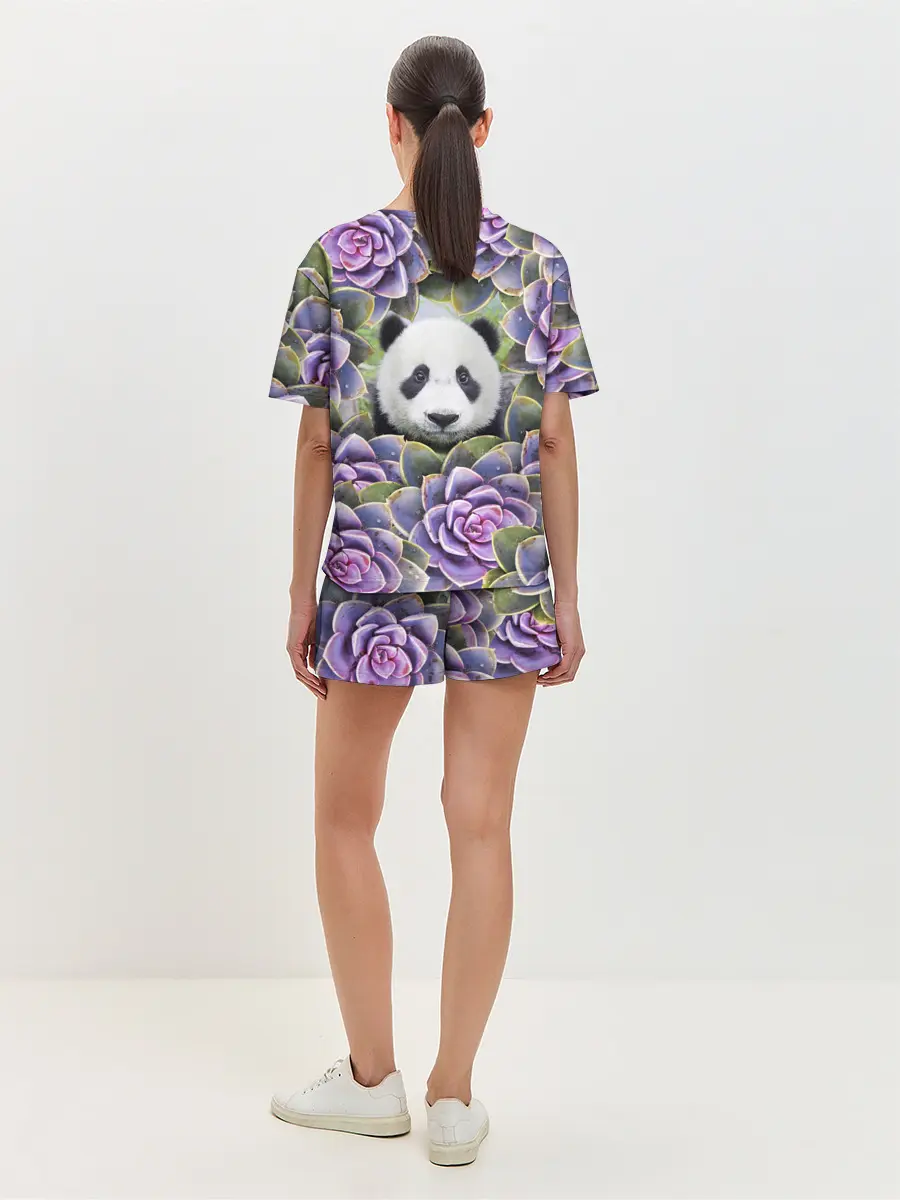 Женская пижама с шортами / Панда среди цветов