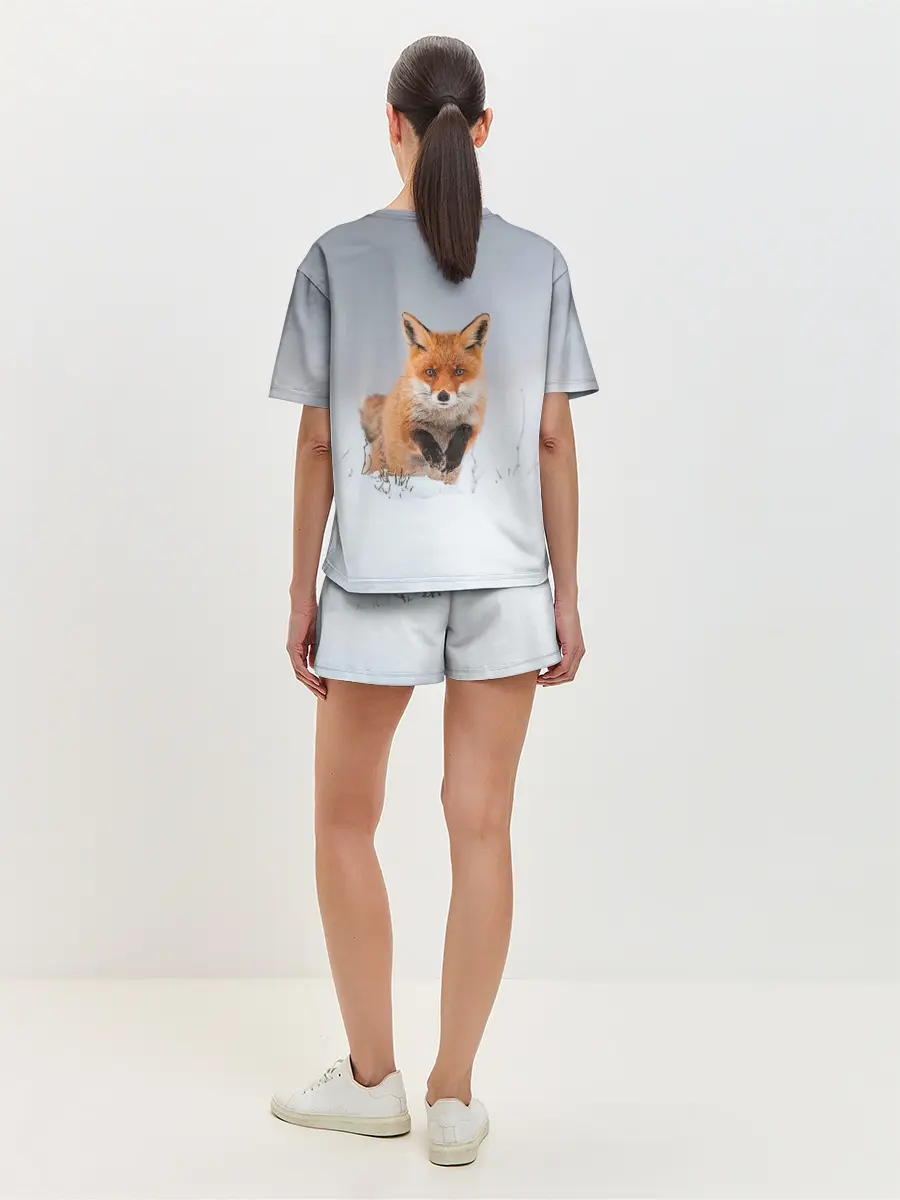 Женская пижама с шортами / Лисица прыгает по снегу