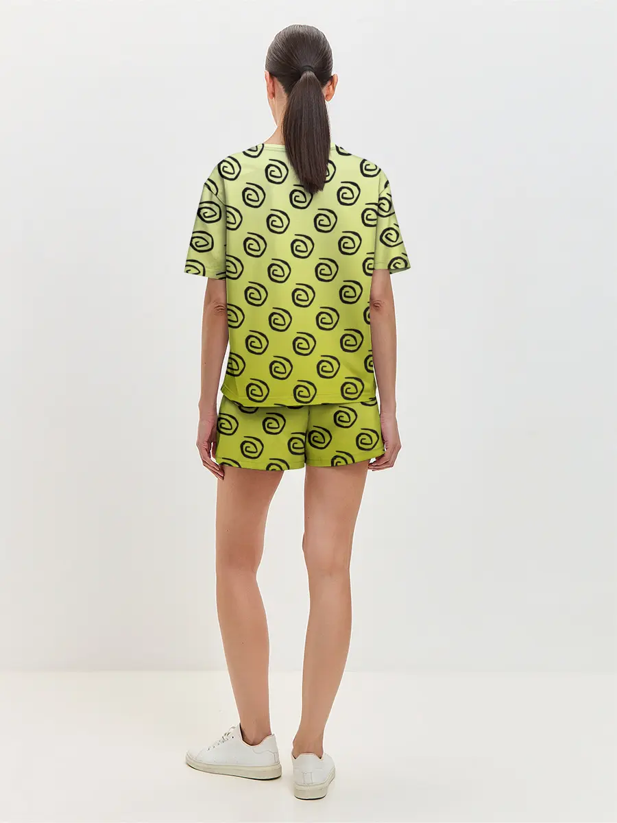 Женская пижама с шортами / узор спиральки на желтом фоне