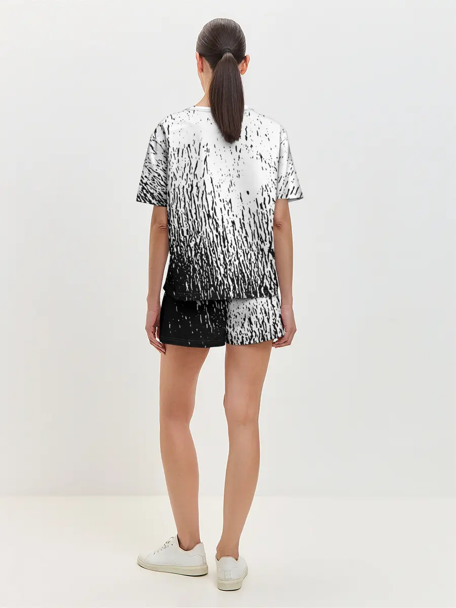 Женская пижама с шортами / Черный клевер на едко белом фоне