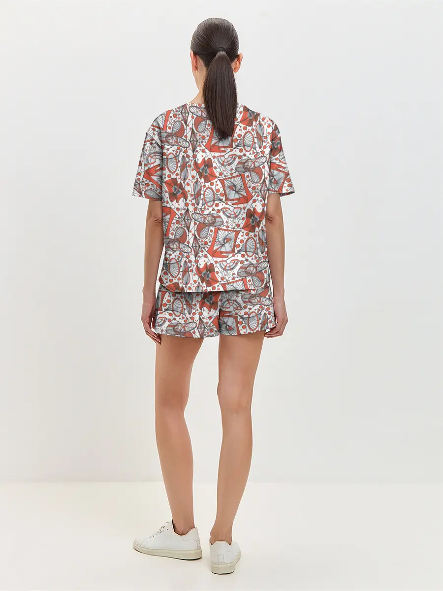 Женская пижама с шортами / Кинетическая скульптура.