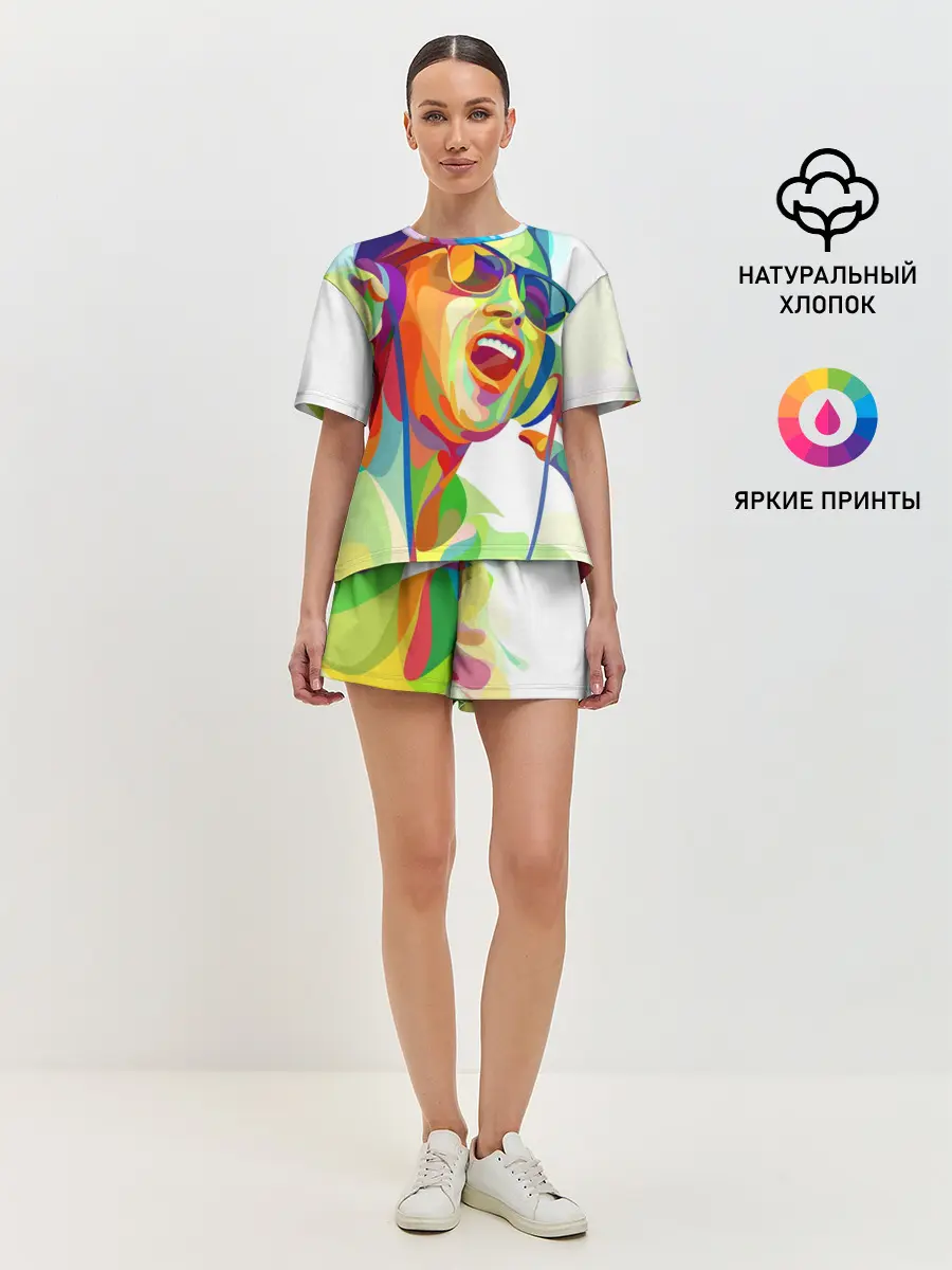 Женская пижама с шортами / Слушаем Музыку