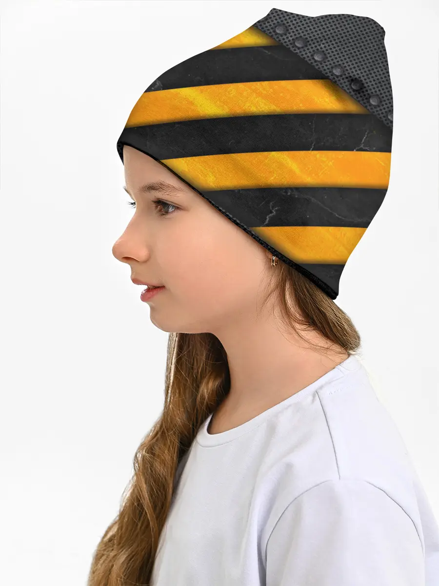 Детская шапка / Металлическая преграда