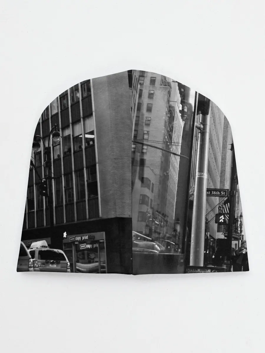 Детская шапка / Among Us по улицам Нью-Йорка